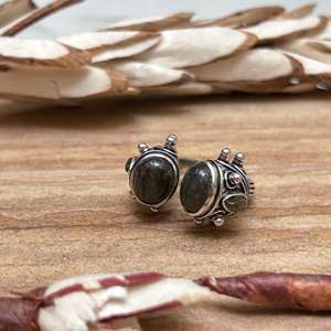 Anillo de Plata con Diseño Tribal Vintage para Mujer, Joyería para Bodas y Fiestas, Acabado en Plata Oxidada, Diseño de Labradorita, Venta al Por Mayor - Product Image 3