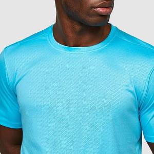 Nouvelle conception de survêtements d'été légers pour hommes, vêtements de sport extensibles et confortables, ensemble de t-shirts et shorts pour hommes - Product Image 4