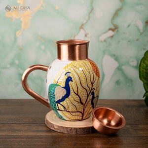 Jarra de agua de cobre con acabado martillado y tapa con asa de latón para uso decorativo en la mesa - Product Image 6