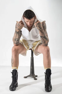 Shorts de boxe Muay Thai en satin personnalisés Vivouge Industries avec broderie dorée, durables, 100 % polyester, vente en gros, usine OEM - Product Image 6