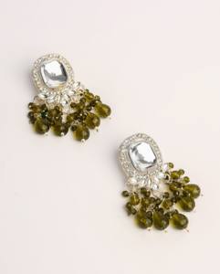 Boucles d'oreilles pendantes de luxe en perles pastel olive, faites à la main en alliage de zinc plaqué or, ethniques, pour mariage, vente en gros pour femmes - Product Image 3