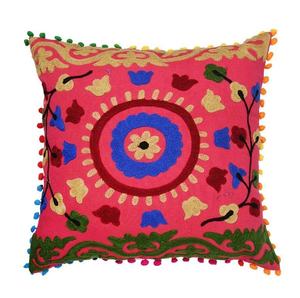 Housse de coussin carrée Suzani faite à la main avec motif brodé et technique de tissage 100% coton Origine Jaipur Personnalisable - Product Image 3