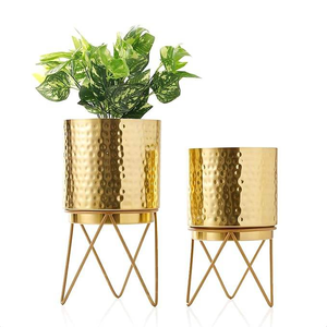Macetas de Metal Doradas con Soportes, Nuevo Artículo Decorativo para el Hogar y Jardín, Juego de 2 para Decoración de Sala de Estar y Dormitorio, Opción Económica - Product Image 1
