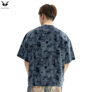Camiseta Gráfica de Mezcla de Seda/Algodón para Hombre, Estilo Vintage, Denim Desgastado, Corte Holgado, Oversize, Ecológica - Product Image 3