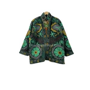 Femmes fait à la main courte unisexe veste Boho velours Suzani broderie florale coton tissu respirant tricoté manteau pour l'hiver - Product Image 1