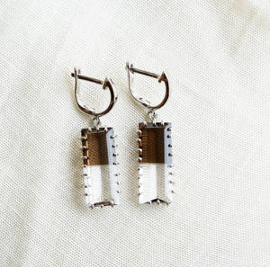 Boucles d'oreilles pendantes rectangulaires en quartz fumé et transparent Twilight Clarity avec un style tendance et à la mode pour femmes - Product Image 1