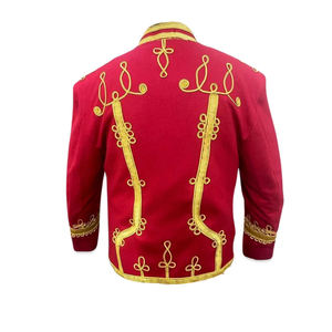 Veste de parade rouge pour homme, broderie dorée, lettres sur le devant, col montant, coupe ajustée, manches longues, 100% polyester, uniforme cérémoniel - Product Image 3