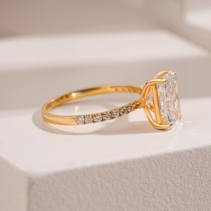 Anillo de Diamante Cultivado en Laboratorio con Corte Radiante y Diseño Moderno en Oro Amarillo de 14K, Anillos de Diamantes Finos con Certificado IGI para Mujer - Product Image 2