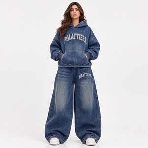 Ensemble survêtement en jean bleu délavé pour femme, coupe oversize, avec jean large et pantalon de jogging, style streetwear, fournisseur en gros OEM ODM personnalisé - Product Image 1