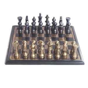 Ensemble d'échecs en métal de luxe avec des pièces d'échecs décoratives pour une présentation élégante sur table - Product Image 5