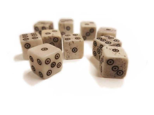 Dados redondos de hueso blanco de 12mm, 14mm, 16mm, 18mm, 20mm, 22mm al por mayor con puntos negros y diseño de letras de animales para juegos de mesa - Product Image 2