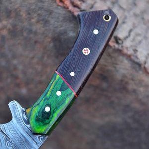 Couteau artisanal personnalisable en acier Damas avec manche en bois Pakka et étui en cuir disponible chez ZA Damascus Maker - Product Image 4