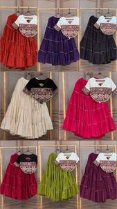 Ensemble Chaniya Choli en coton ethnique avec blouse noire brodée et jupe rouge pour femmes, tenue décontractée style Inde Pakistan - Product Image 6