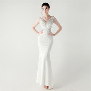 Robe de mariée pour femme, robe de soirée, robe de demoiselle d'honneur, robe longue en satin avec perles et fleurs, silhouette sirène naturelle - Product Image 2