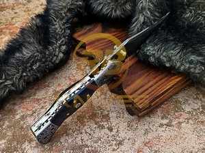 Couteau de poche pliant artisanal en acier Damas avec manche en corne de bélier naturelle - Product Image 2
