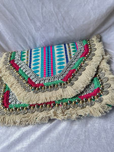 Pochette artisanale à franges tribales avec bordures à pompons, broderie de perles miroir, sac à main textile bohème pour festival et mode - Product Image 5