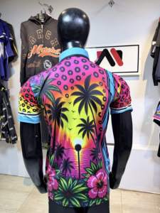 T-shirt de sport unisexe en polyester 100% tricoté, compressé, pour la gym et la plage, personnalisable par sublimation, style streetwear, par MKB - Product Image 2