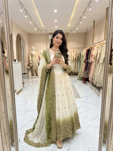 Robe Anarkali en Georgette à imprimé ton sur ton, brodée de paillettes de 5 mm, avec pantalon en micro-soie, dupatta et latkan, ensemble prêt-à-porter UW 817 - Product Image 3