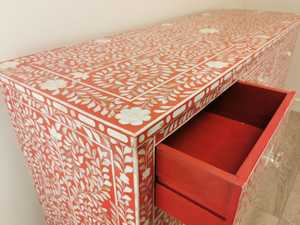 Mueble de Almacenamiento de Lujo Hecho a Mano con Incrustaciones Florales Rojas y Blancas de Madreperla, Muebles de Madera Hechos a Mano al por Mayor - Product Image 2