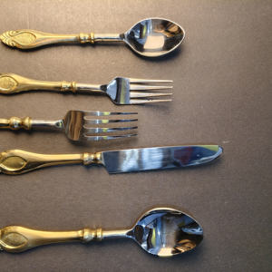 Juego de cubiertos clásico de 5 piezas con mango dorado con diseño de espiral. Cuchara de té, tenedor para ensalada, tenedor para cena, cuchillo para cena y cuchara para cena - Product Image 5