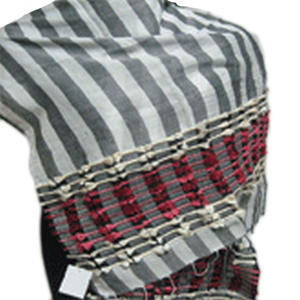 Elegantes chales de diseño a rayas tejidos a mano para mujer, chales de diseñador y estolas a rayas de viscosa. - Product Image 2