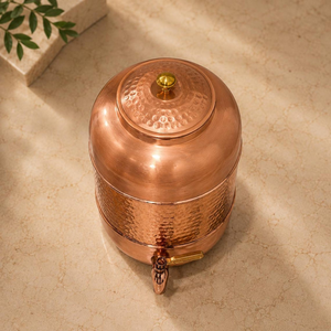 Distributeur de boissons en cuivre avec couvercle décoratif martelé et robinet – Serveur de boissons traditionnel pour la maison, les restaurants, les hôtels et les événements - Product Image 3