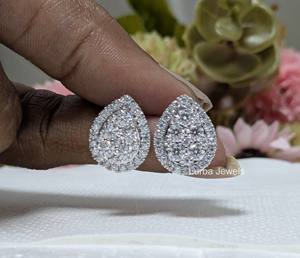 Boucles d'oreilles clous en moissanite taille ronde 2 carats avec halo, en argent sterling 925, style vintage, pour femme, pour mariage et usage quotidien - Product Image 3