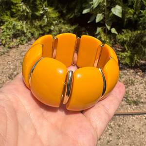 Elegante Brazalete de Resina con Diseño Creativo Contemporáneo, Accesorio Premium para Looks Casuales y Formales - Product Image 1