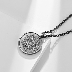 Collar Personalizado de Plata Antigua con Manos en Oración, Estilo Retro, para Hombres Hip Hop, Color Gris Plateado - Product Image 2