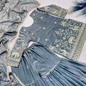 Conjunto de Kurta Sharara de seda bordada, elegante y de alta calidad, con dupatta de encaje de diseñador, precio al por mayor por Royal Export. - Product Image 6