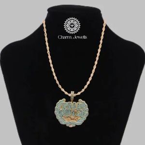จี้ Charm_Jewells เงินแท้ 925 ชุบทอง 22K ได้รับการรับรองจาก IGI ประดับเพชรโมอิสซาไนต์ทรง Bezel Set สไตล์ฮิปฮอป สำหรับผู้ชาย สวมใส่ได้ทุกวัน - Product Image 2