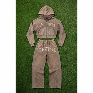 Conjunto de chándal de dos piezas para mujer: Sudadera con capucha corta con cremallera y detalles de pedrería con lavado ácido y pantalones de chándal de pierna ancha - Product Image 5