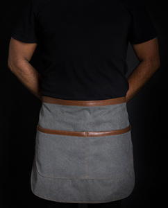 Capa de Peluquería Negra de Tela con Tirantes Ajustables en la Cintura - Product Image 5