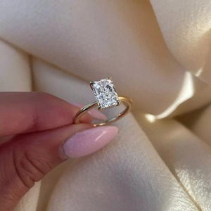 แหวนหมั้นเพชรเรืองแสงยาว14K สีเหลืองทองรัศมีที่ซ่อนอยู่ได้รับการรับรองจากผู้ผลิตทองที่เรียบง่าย3.30 CT - Product Image 3