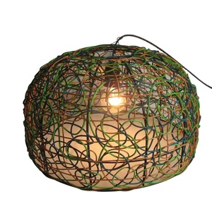 Abat-jour suspendu en rotin naturel tressé à la main, couverture de lampe en osier et bambou pour la décoration intérieure - Product Image 1