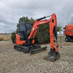 Tractor Kubota L3240 Listo para Enviar con Cargador Frontal y Retroexcavadora, Bomba de Caja de Cambios y Motor - Product Image 5