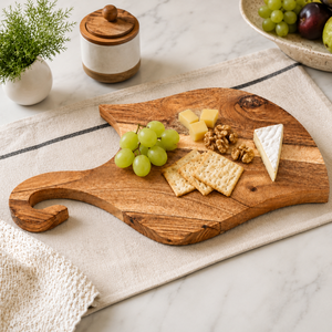Planche à découper en bois avec poignée |   Planche de service artisanale |   Planche à découper pour fromages, charcuteries et pizzas - Product Image 6