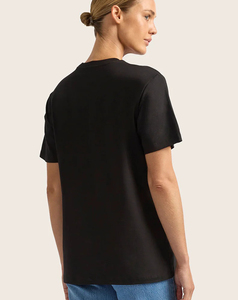 เสื้อยืดคอกลมแขนสั้นสีดำสำหรับผู้หญิง ผ้าฝ้ายเจอร์ซีย์ 100% ทรงลำลอง สีพื้น ระบายอากาศได้ดี เนื้อผ้าถัก - Product Image 1