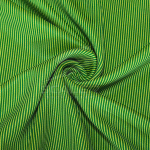 Tenue de football fabriquée en tissu respirant conçu pour garder les joueurs au frais et au sec pendant les matchs de football intenses - Product Image 4