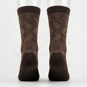 Chaussettes pour hommes à motif géométrique, tricotées, respirantes, en coton, polyester et élasthanne, pour un usage quotidien en automne, style classique - Product Image 2