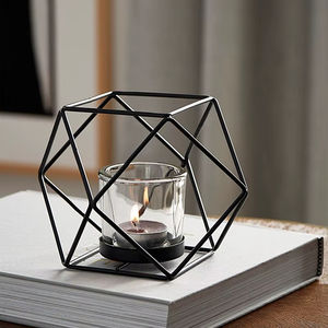 Candelabro de Metal Contemporáneo Diseñado para Combinar con Muebles Modernos, Hogares Minimalistas y una Estética Sencilla - Product Image 1