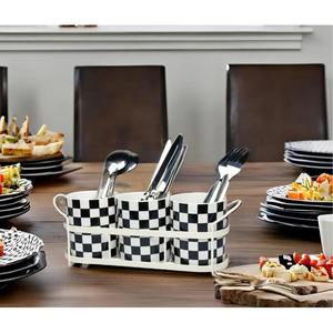 Porte-couverts à motif à carreaux noir et blanc, idéal pour une utilisation élégante en cuisine, organisateur de table à manger et idée cadeau en provenance d'Inde - Product Image 1