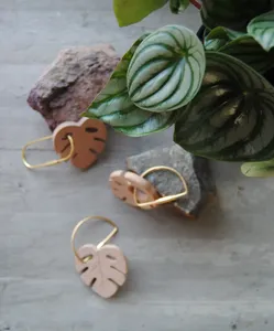 Porte-clés en bois de voyage festif en acier inoxydable fer PU plastique gravé au laser photo numérique pour les vacances et les événements - Product Image 1