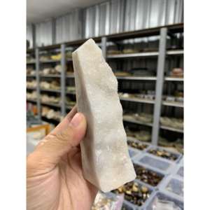 Tour de cristal d'agate de neige naturelle polie de 9 cm pour la décoration et la collection - Product Image 5