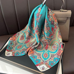 Nouvel arrivage : Foulard carré 100 % pure soie de mûrier 27''x27'' pour femme (pour la tête ou le cou) - Product Image 2