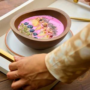 Grand saladier en bois rustique naturel, fait main, en bois massif, pour servir des salades et des fruits, décoration de cuisine de style farmhouse - Product Image 3