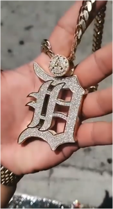 Pendentif et breloque hip-hop haut de gamme personnalisés en moissanite 925 massif, style VVS glacé avec chaîne à maillons - Product Image 3