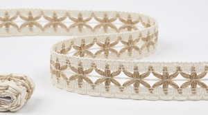 Bordure en dentelle florale rustique en coton et jute pour la décoration de la maison, les bordures décoratives et les travaux manuels - Product Image 1