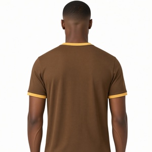 เสื้อยืด Iota Phi Theta พรีเมียมสีน้ำตาลลายนูน สำหรับผู้ชาย ลายตราสัญลักษณ์โทนสี แขนสั้น คอกลม สไตล์ลำลอง แฟชั่น แต่งขอบสีทอง สไตล์วิทยาลัย - Product Image 2