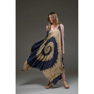 เดรสยาวผู้หญิงลายมัดย้อม ผ้าธรรมชาติรักษ์โลก ทรงหลวม คอวี แขนกุด สไตล์โบฮีเมียน สำหรับฤดูร้อนและชายหาด - Product Image 4